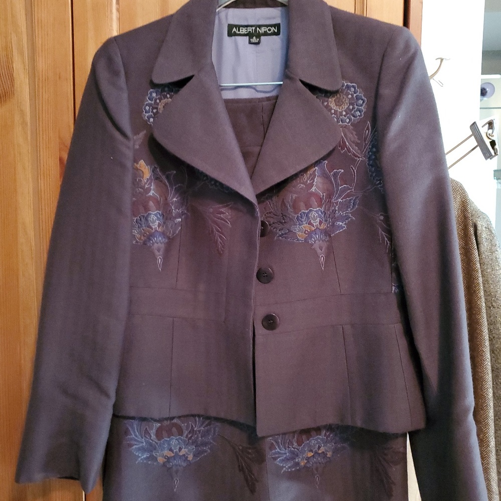 Albert Nipon Women's Suit, Size 6